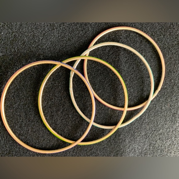 4 multi color bangle bracelets - Picture 2 of 7